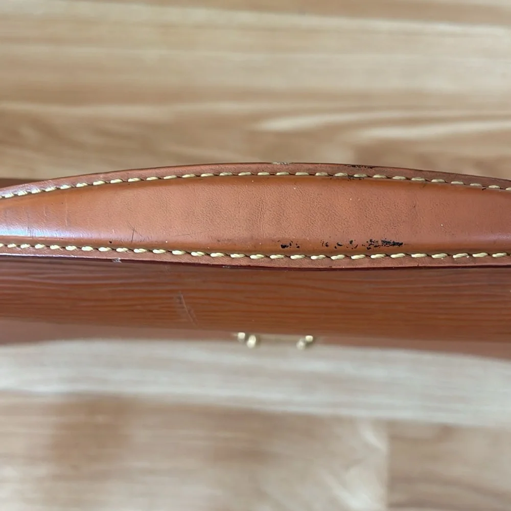 🚨LOUIS VUITTON🚨Tan Epi leather briefcase/portfolio (marks + peeling) - Picture 7 of 17